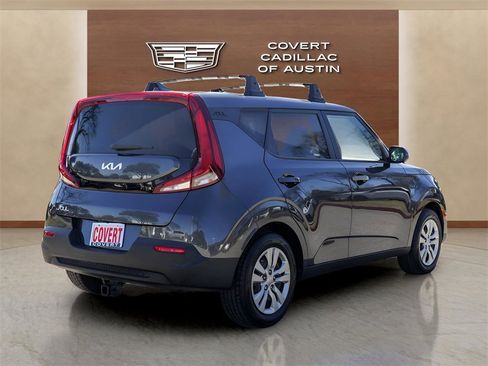 Used 2022 Kia Soul LX image 4