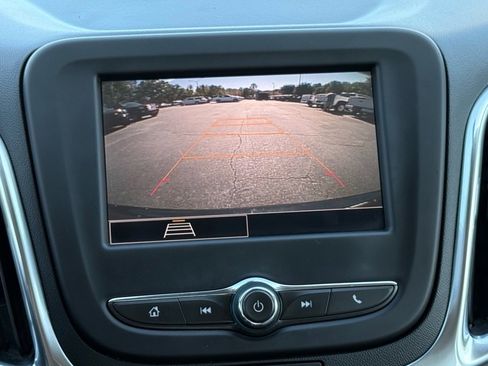 Used 2022 Chevrolet Equinox LS image 25