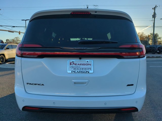 New 2026 Chrysler Pacifica Select AWD/4WD image 5