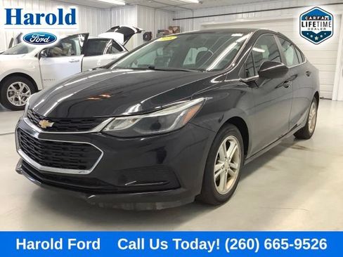 Used 2018 Chevrolet Cruze LT w/ LT Convenience Package FWD image 3