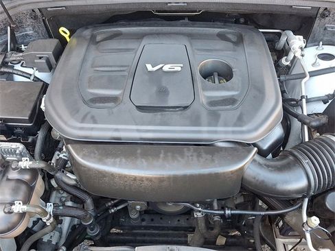 Used 2016 Jeep Grand Cherokee Limited w/ Luxury Group II image 28