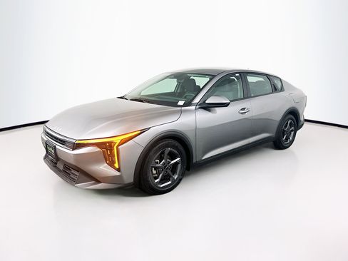 Used 2025 Kia K4 LXS image 3