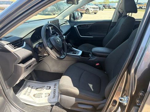 Used 2025 Toyota RAV4 LE AWD/4WD image 10