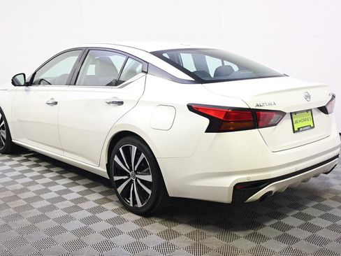 Used 2019 Nissan Altima 2.5 Platinum image 3