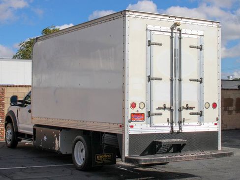 Used 2017 Ford F550 2WD Regular Cab Super Duty image 6