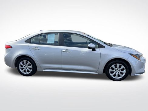 Used 2022 Toyota Corolla LE image 9