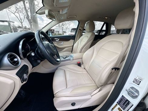 Used 2019 Mercedes-Benz GLC 300 GLC 300 w/ Premium Package image 20