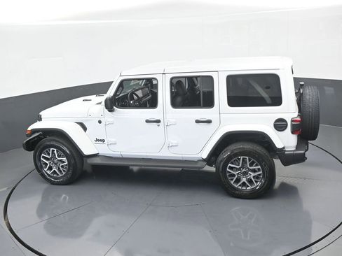 Used 2025 Jeep Wrangler Sahara AWD/4WD image 46