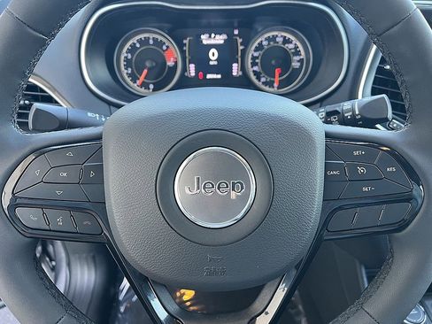 Used 2021 Jeep Cherokee Latitude Plus image 14