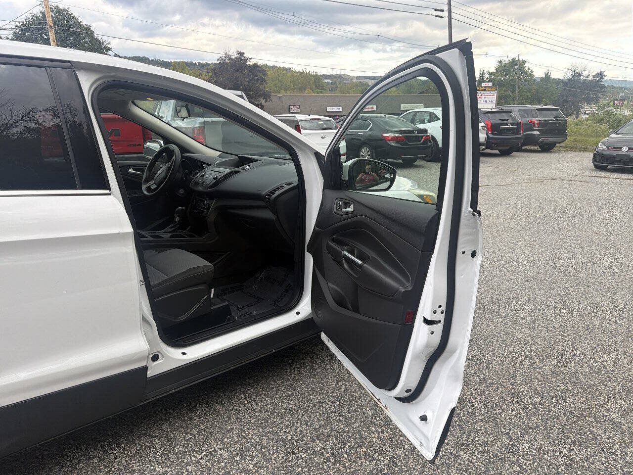 Used 2017 Ford Escape SE FWD image 12
