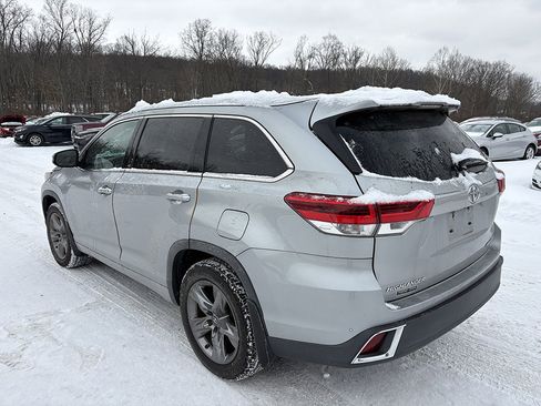 Used 2017 Toyota Highlander Limited image 2