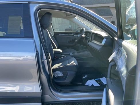 New 2026 Volkswagen Tiguan SE image 12