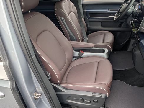Used 2025 Volkswagen ID. Buzz Pro S Plus RWD image 21