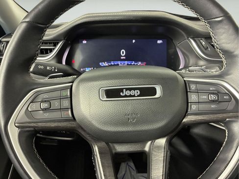 Used 2022 Jeep Grand Cherokee L Limited AWD/4WD image 39