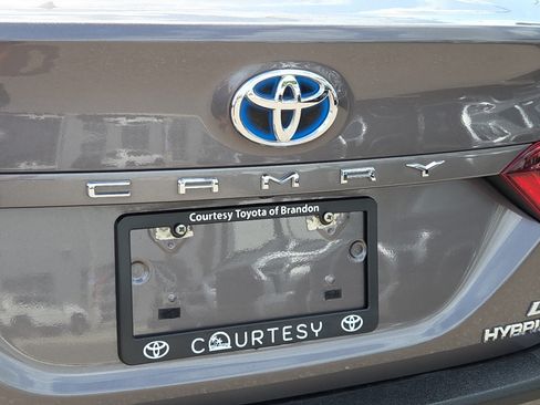 Used 2022 Toyota Camry LE FWD image 9