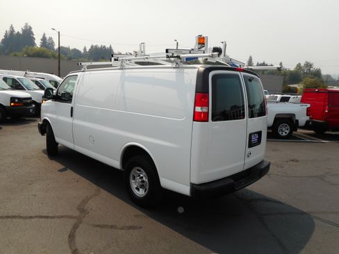 Used 2016 Chevrolet Express 2500 RWD image 8