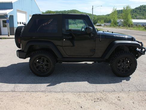 Used 2015 Jeep Wrangler Sport AWD/4WD image 4