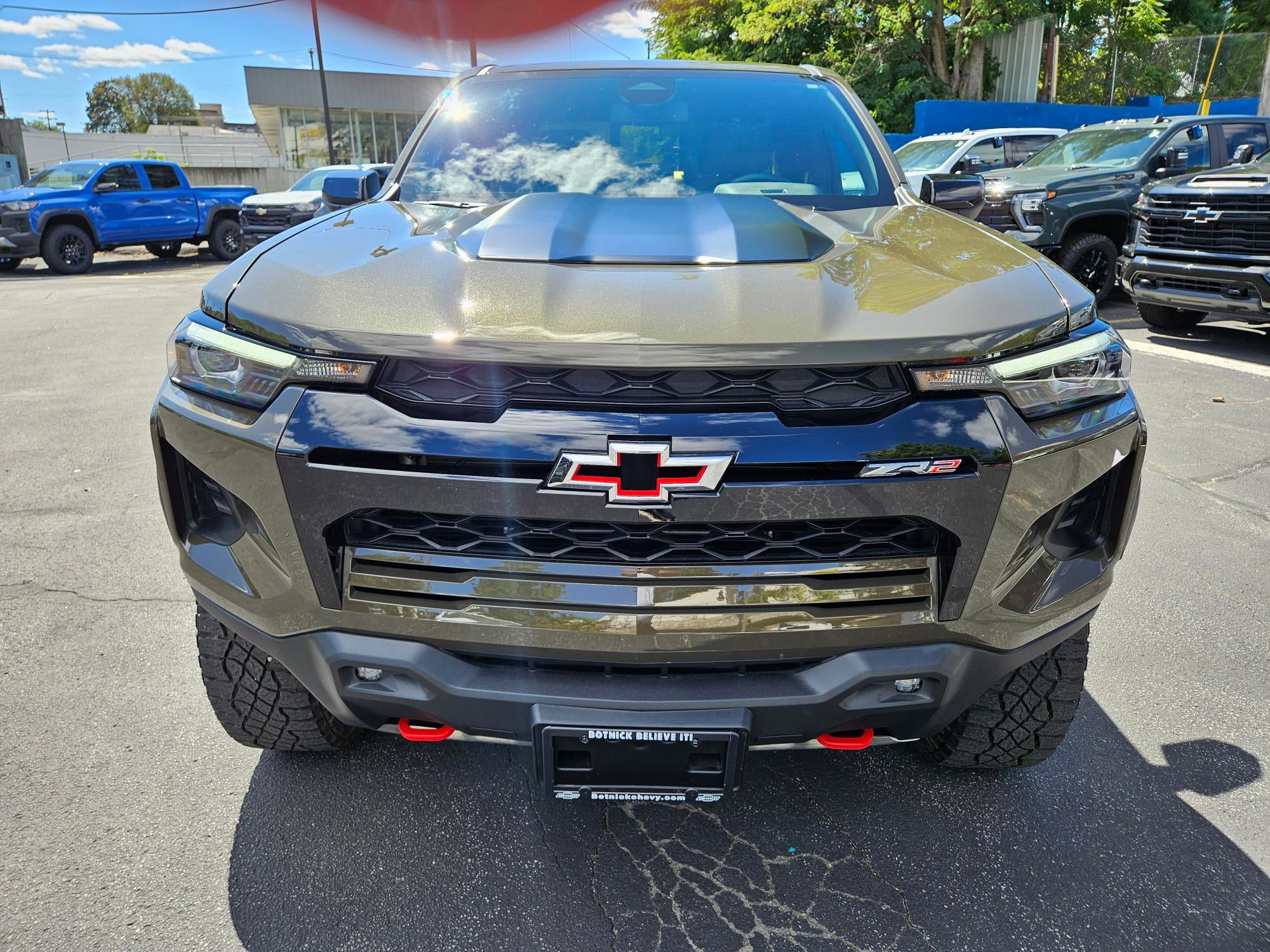 Used 2024 Chevrolet Colorado ZR2 w/ ZR2 Convenience Package III AWD/4WD image 3