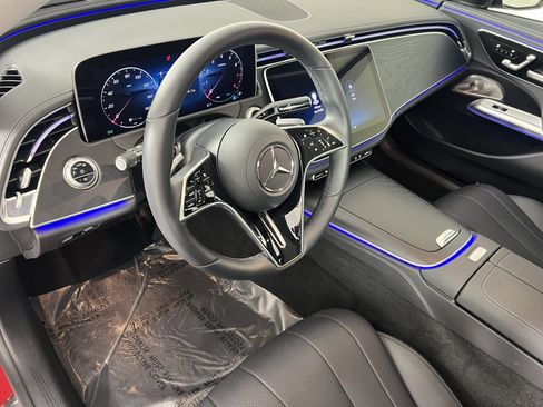 Used 2025 Mercedes-Benz E 350 4MATIC Sedan image 17