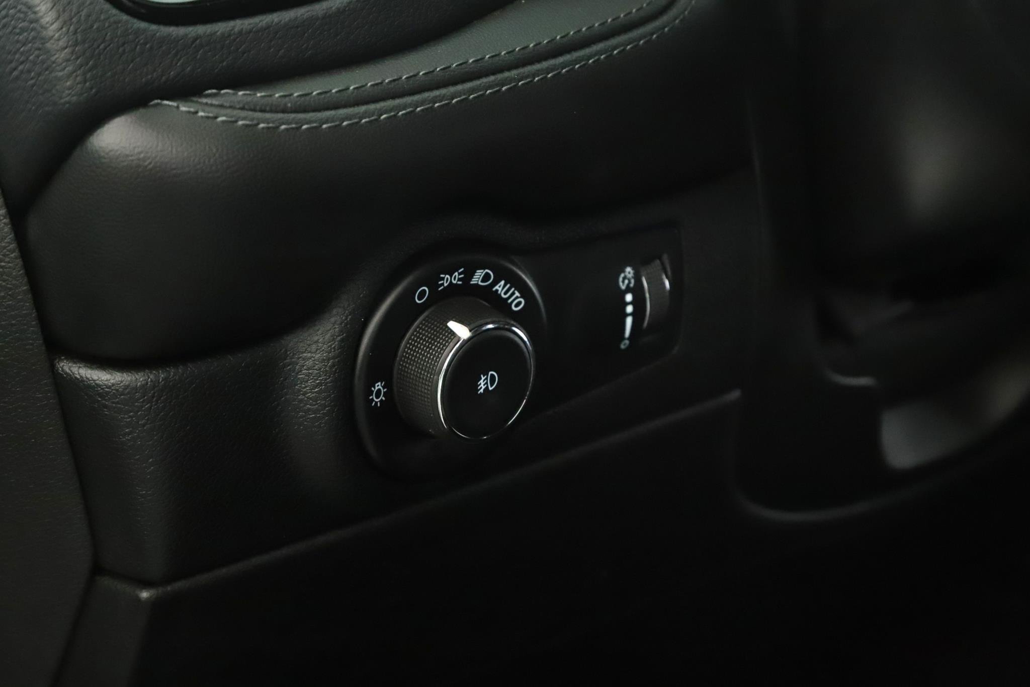 Used 2022 Dodge Durango GT w/ Blacktop Package AWD/4WD image 9