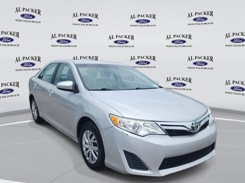 Used 2012 Toyota Camry LE FWD image 7