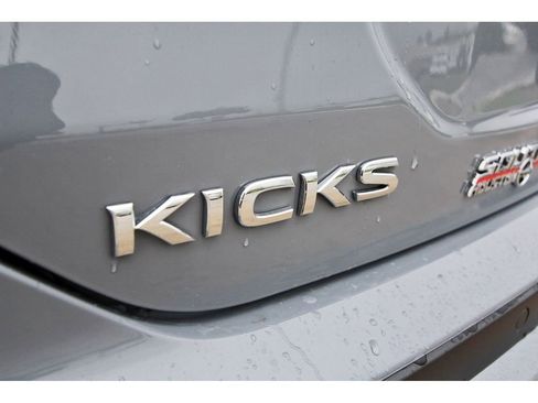 Used 2024 Nissan Kicks SR w/ SR Premium Package FWD image 27