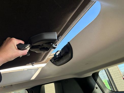 Used 2017 Jeep Renegade Limited image 24