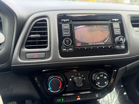 Used 2017 Honda HR-V LX image 9