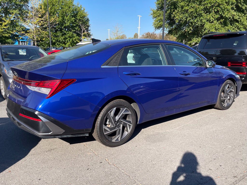 Used 2025 Hyundai Elantra SEL FWD image 3