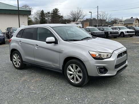 Used 2015 Mitsubishi Outlander Sport ES image 2