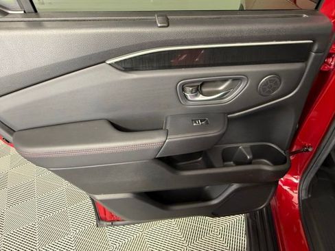 Used 2025 Honda Pilot Black Edition image 35