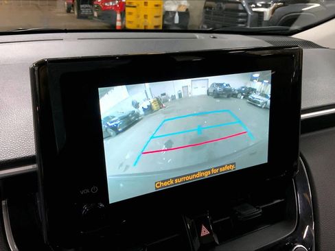 Used 2025 Toyota Corolla Cross LE image 27