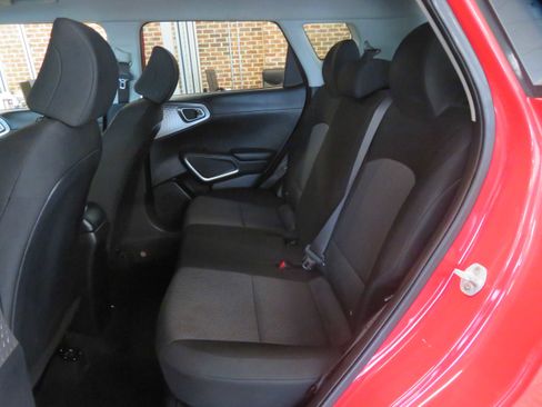 Used 2020 Kia Soul LX image 18