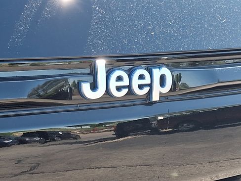 Used 2024 Jeep Grand Cherokee Overland AWD/4WD image 30