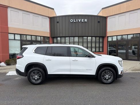 Used 2025 GMC Acadia Elevation image 8