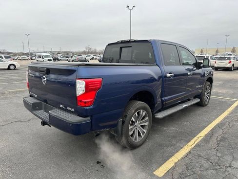 Used 2017 Nissan Titan SL image 3