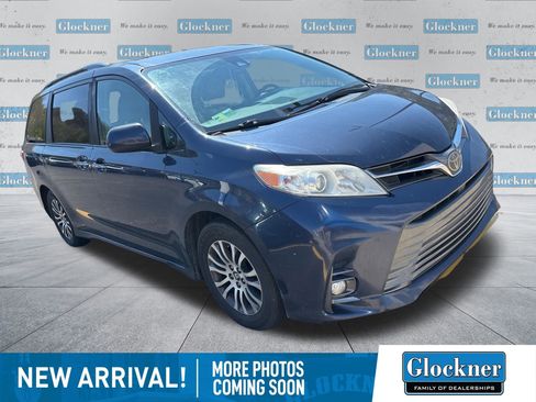 Used 2018 Toyota Sienna XLE w/ XLE Navigation Package image 1