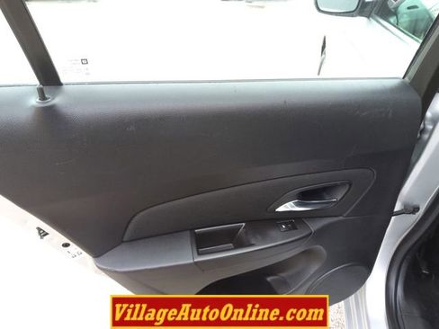 Used 2016 Chevrolet Cruze LT image 27