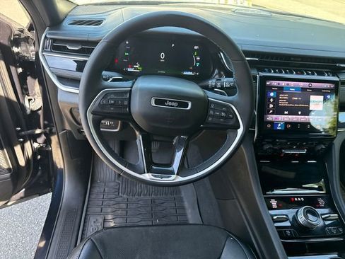 Used 2022 Jeep Grand Cherokee Trailhawk w/ Advanced Protech Group II AWD/4WD image 17