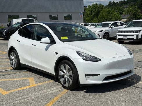 Used 2022 Tesla Model Y Long Range AWD/4WD image 8