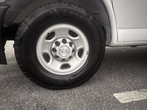 Used 2019 Chevrolet Express 2500 image 10