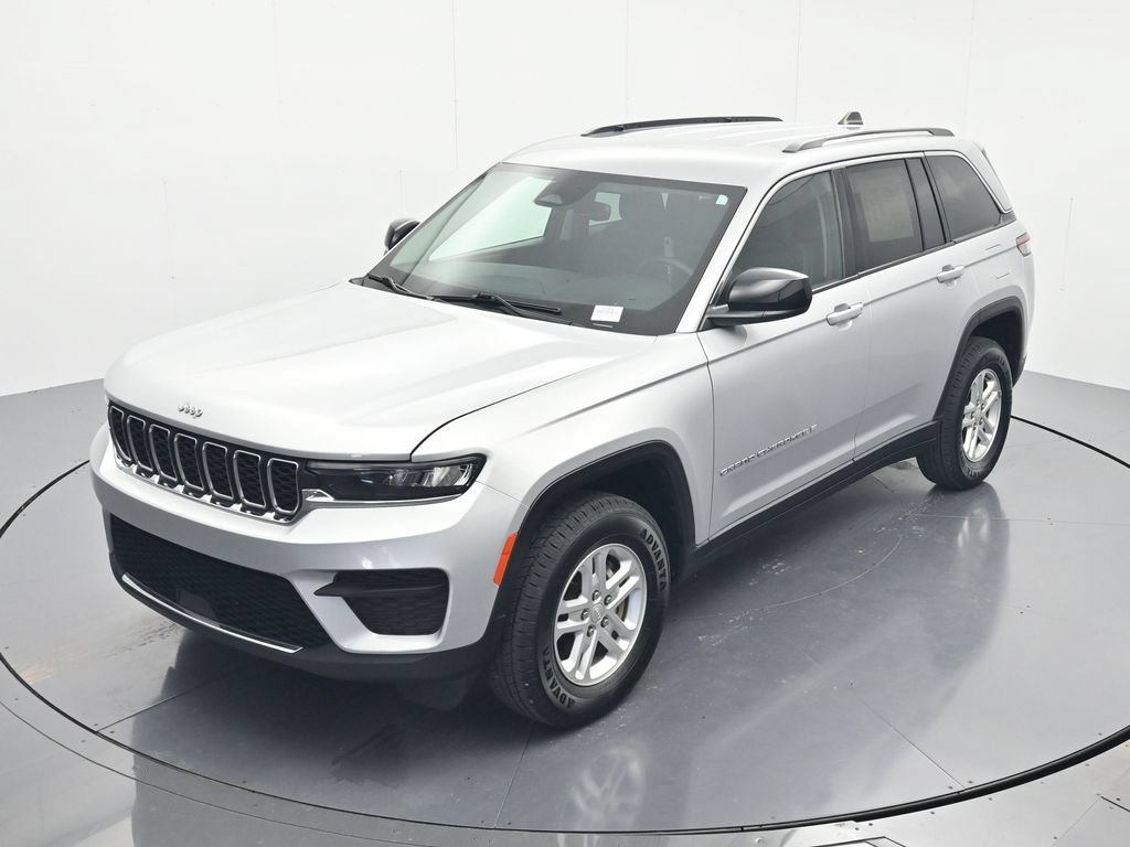 Used 2023 Jeep Grand Cherokee Laredo w/ Luxury Tech Group I AWD/4WD image 28