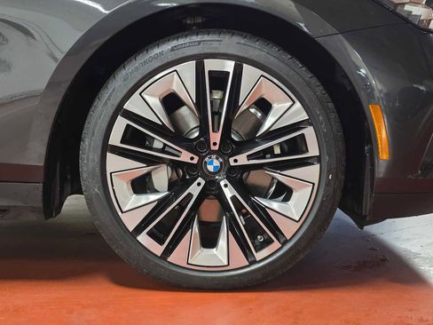 Used 2024 BMW 530i xDrive w/ Convenience Package image 17