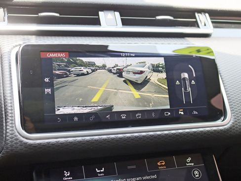 Used 2018 Land Rover Range Rover Velar R-Dynamic SE image 21