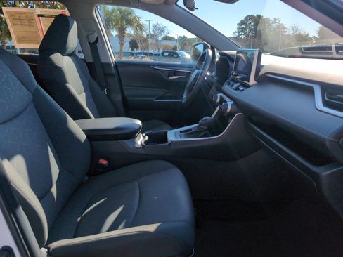 Certified 2025 Toyota RAV4 XLE image 33