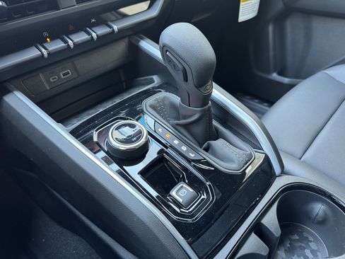 New 2026 Chevrolet Colorado Trail Boss w/ Midnight Edition AWD/4WD image 23