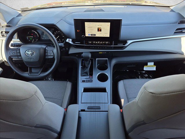 Used 2026 Toyota Sienna LE AWD/4WD image 16