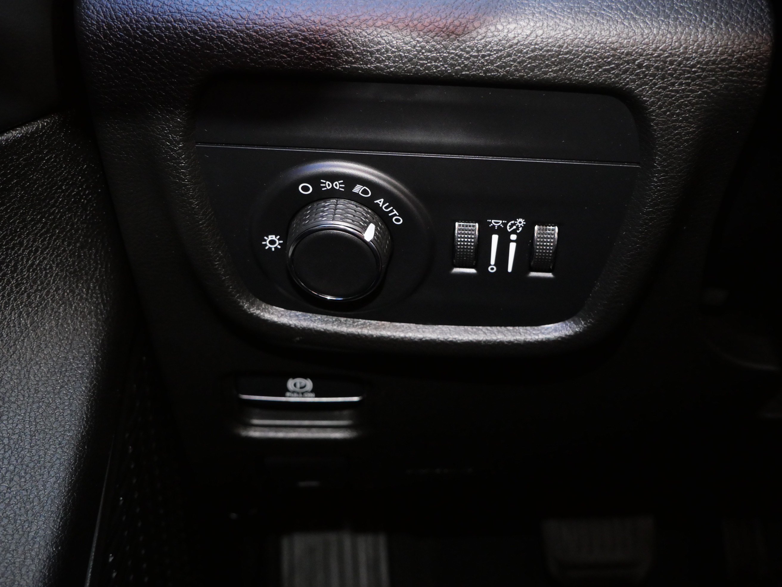 Used 2023 Jeep Grand Cherokee Altitude AWD/4WD image 26
