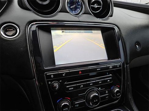 Used 2011 Jaguar XJ image 21