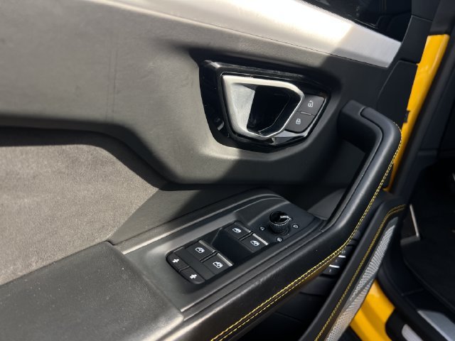 Used 2020 Lamborghini Urus AWD/4WD image 14